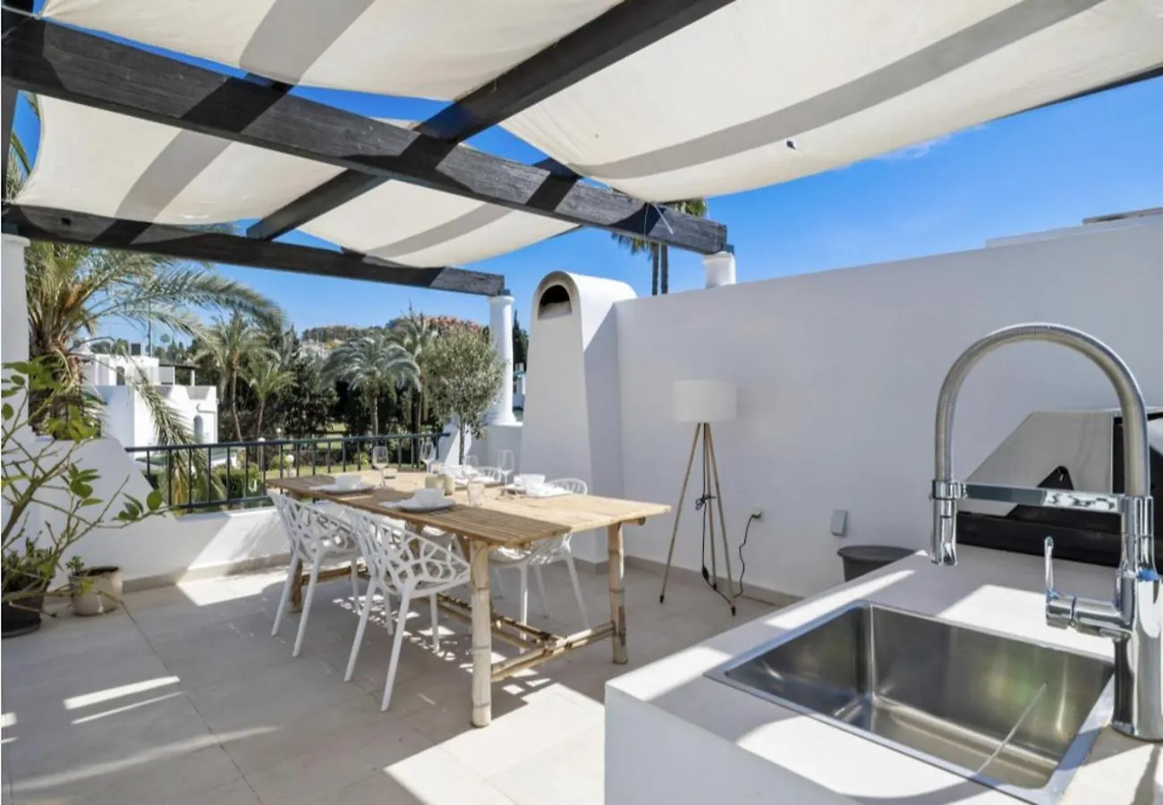 Se8 - Stylish Townhouse With Rooftop Terrace マルベーリャ スペイン